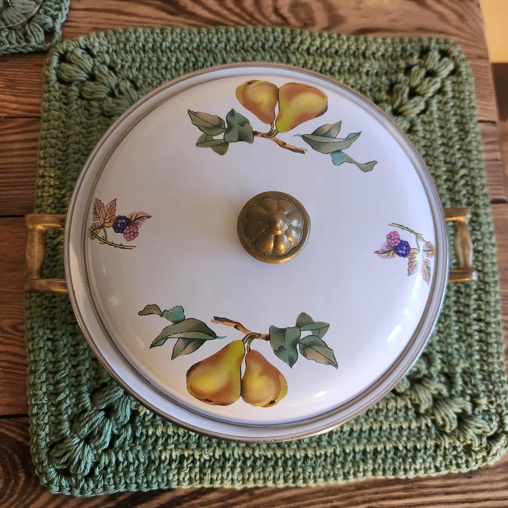 Tabletops Unlimited White Cookware‎ with Gold Handles